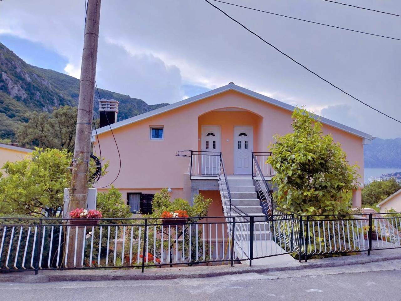 Apartment Dora Kotor Exterior photo